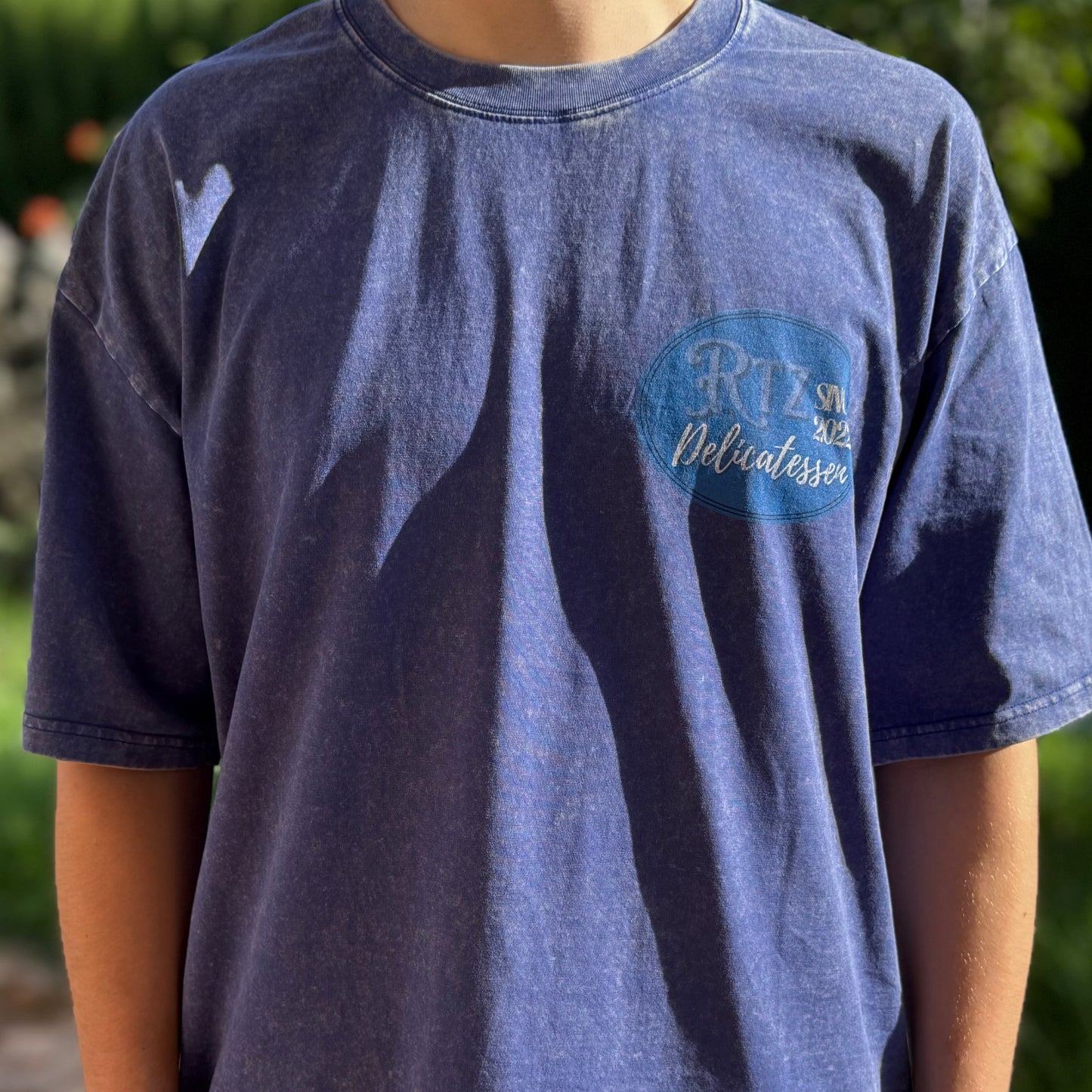 RTZ X PUFFCON 2025 DELI TEE BLUE